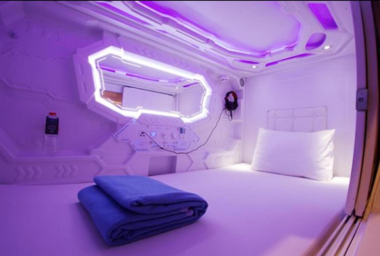 Super Oyo 91328 Fiducia Capsule Hotel ジャカルタ エクステリア 写真