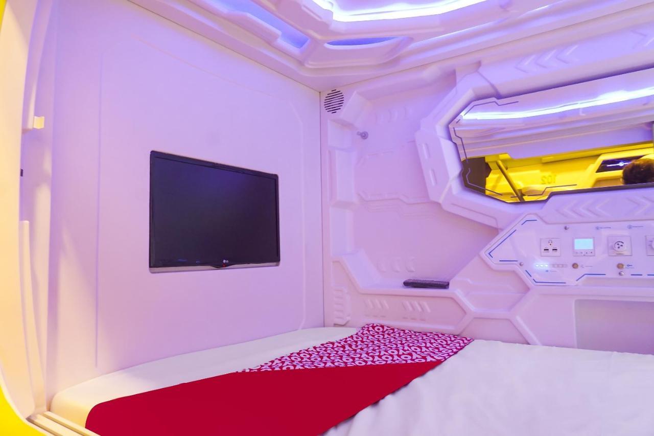 Super Oyo 91328 Fiducia Capsule Hotel ジャカルタ エクステリア 写真