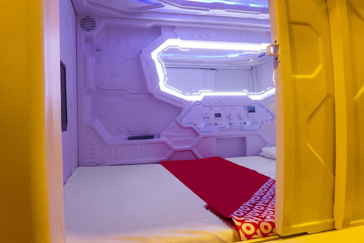 Super Oyo 91328 Fiducia Capsule Hotel ジャカルタ エクステリア 写真